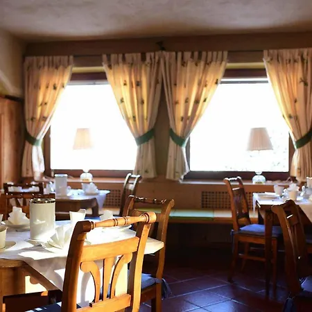 Hotel Garni LIVING-2